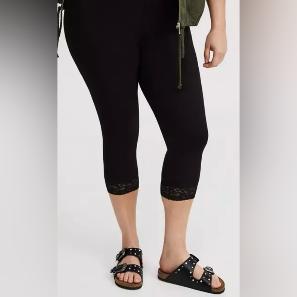 Torrid Black Lace Hem Capri Legging Size 1 Lot of 2
